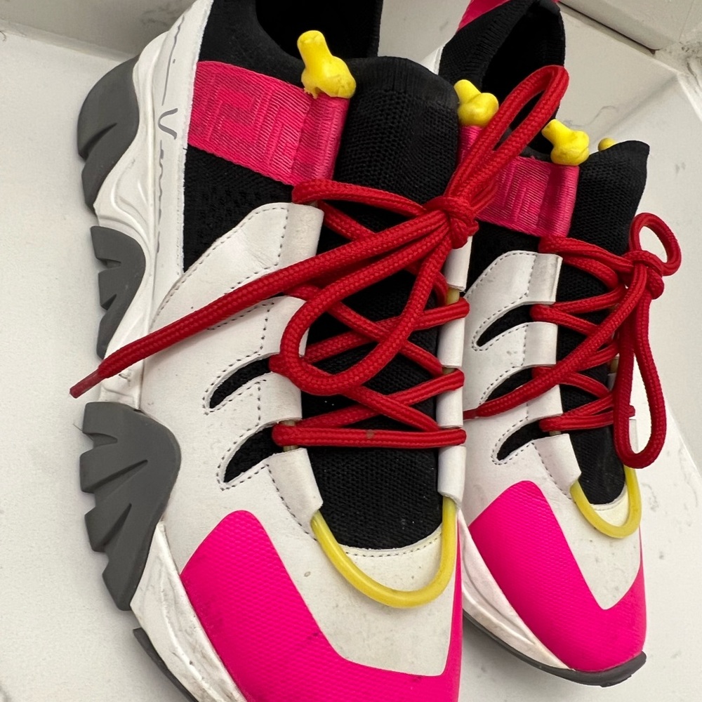 Versace - Picture 2 of 5